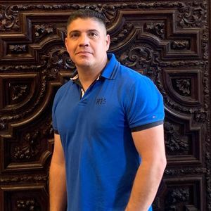 Meet your Posher, Carlos